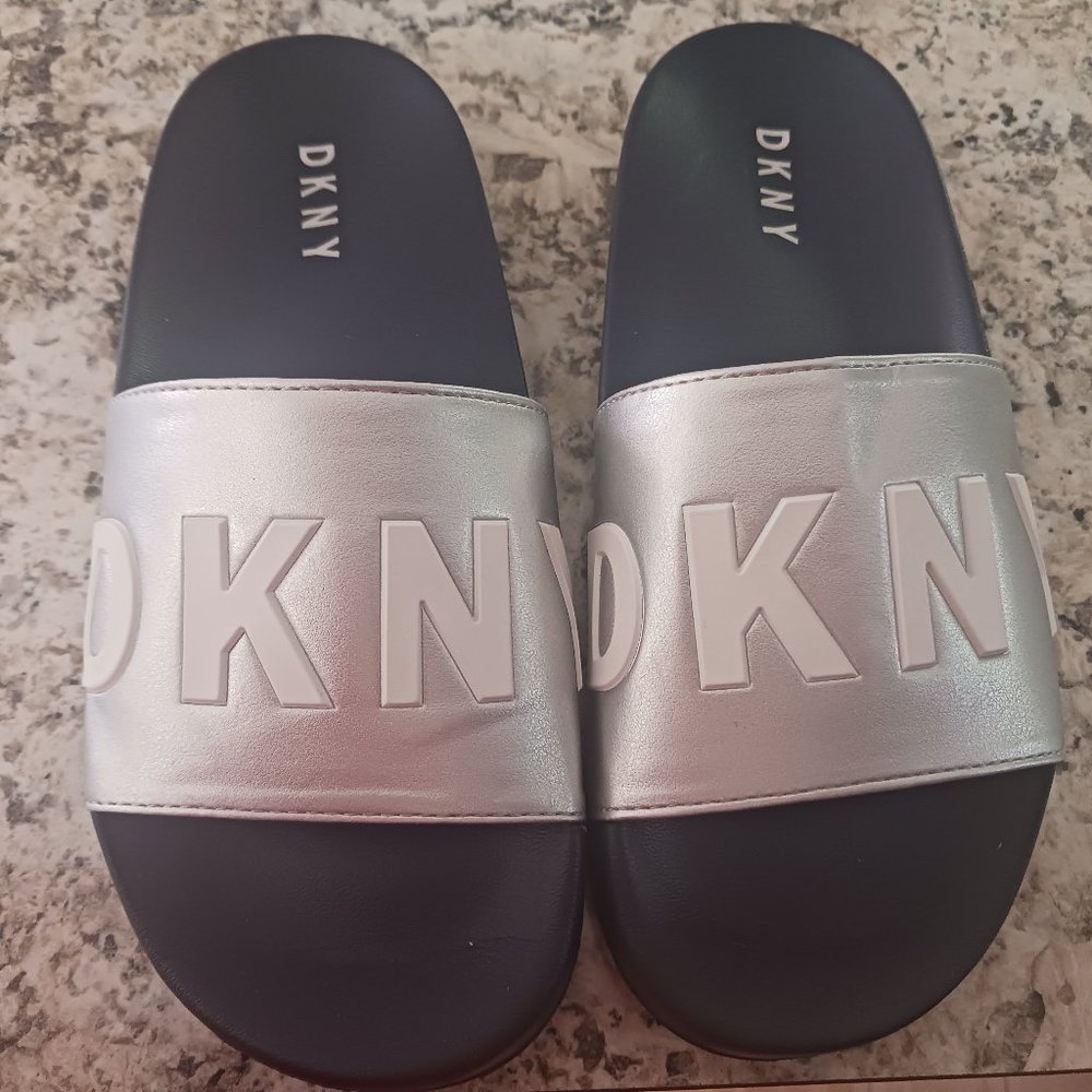 Brand new women's dkny slides sz 7